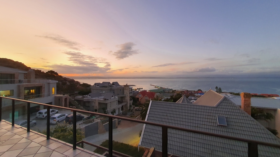 4 Bedroom Property for Sale in Linkside Western Cape